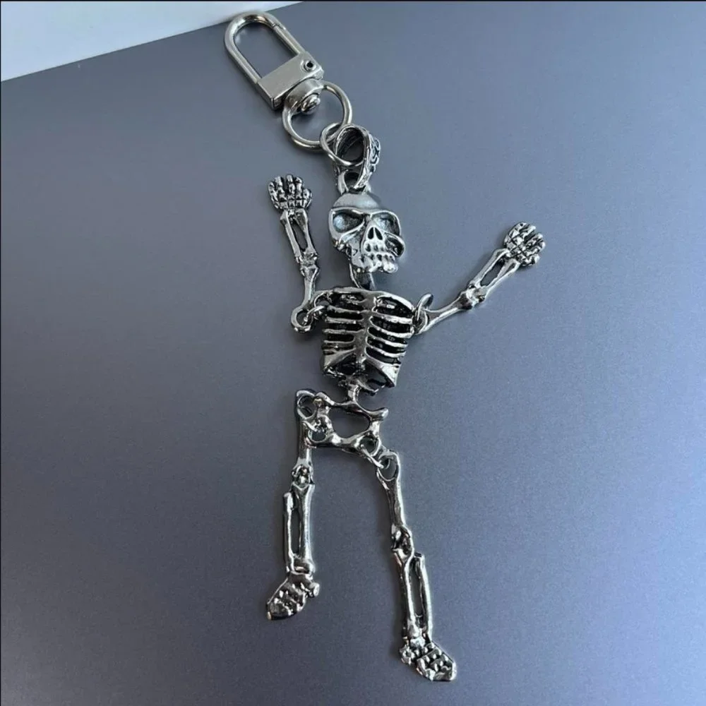 Y2K 2000s vintage skeleton grunge skull gothic silver keychain